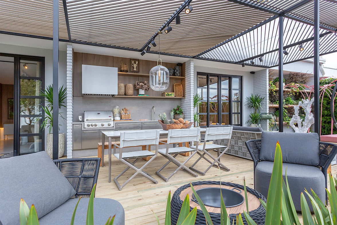 Living Rooms that Connect with the Balcony: The New Integration of Modern Homes