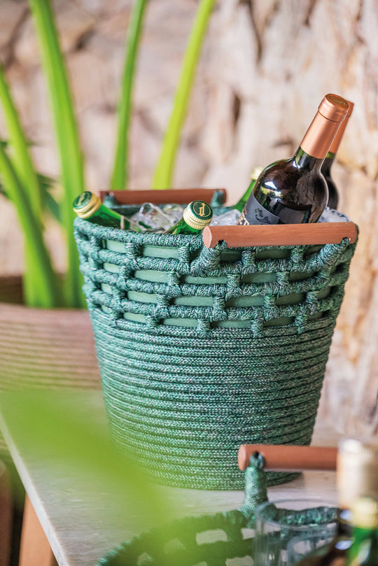 Designer Ice Bucket: Elegance in Every Detail of Your Gourmet Space