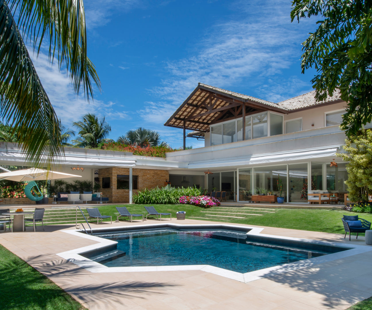 For hosting and relaxing: by Denise Fernandes