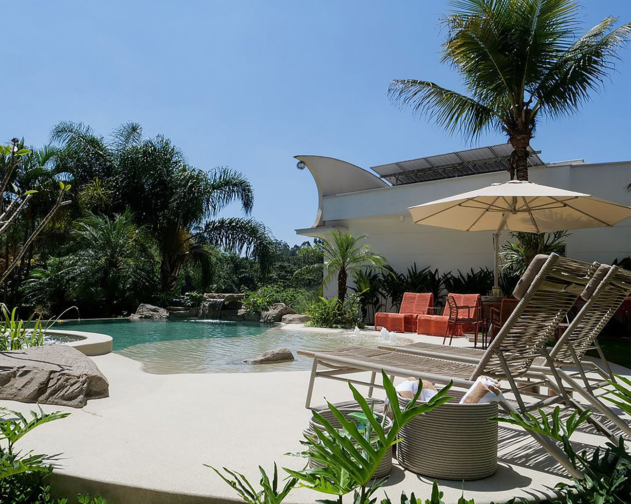 Beachside Sophistication: How to Unite Nature and Elegance in the Boutique Hotel Style