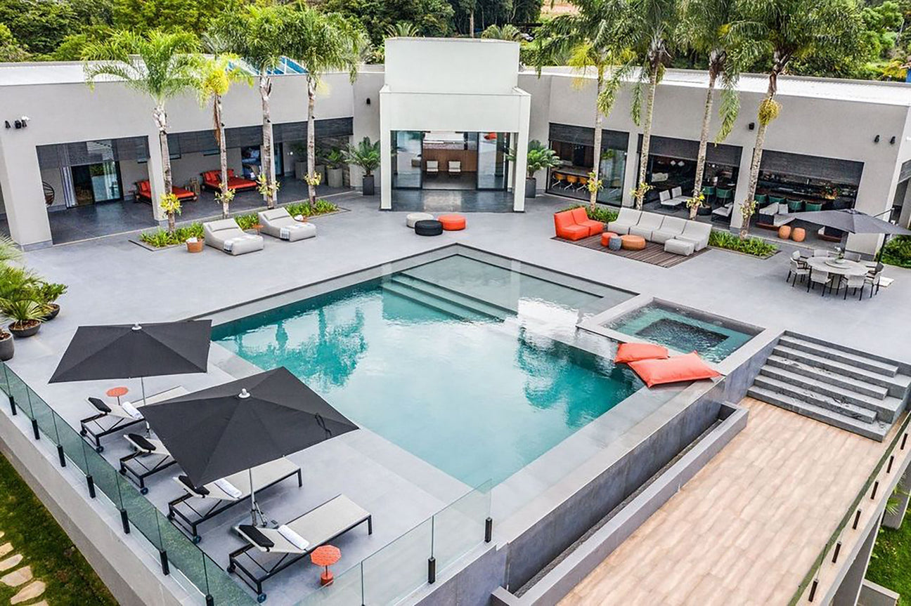 Modern Residential Pool Area: Practical Ideas