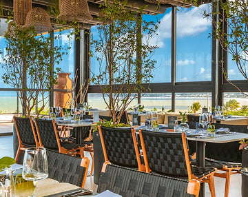 How to Combine Furniture and Vertical Gardens