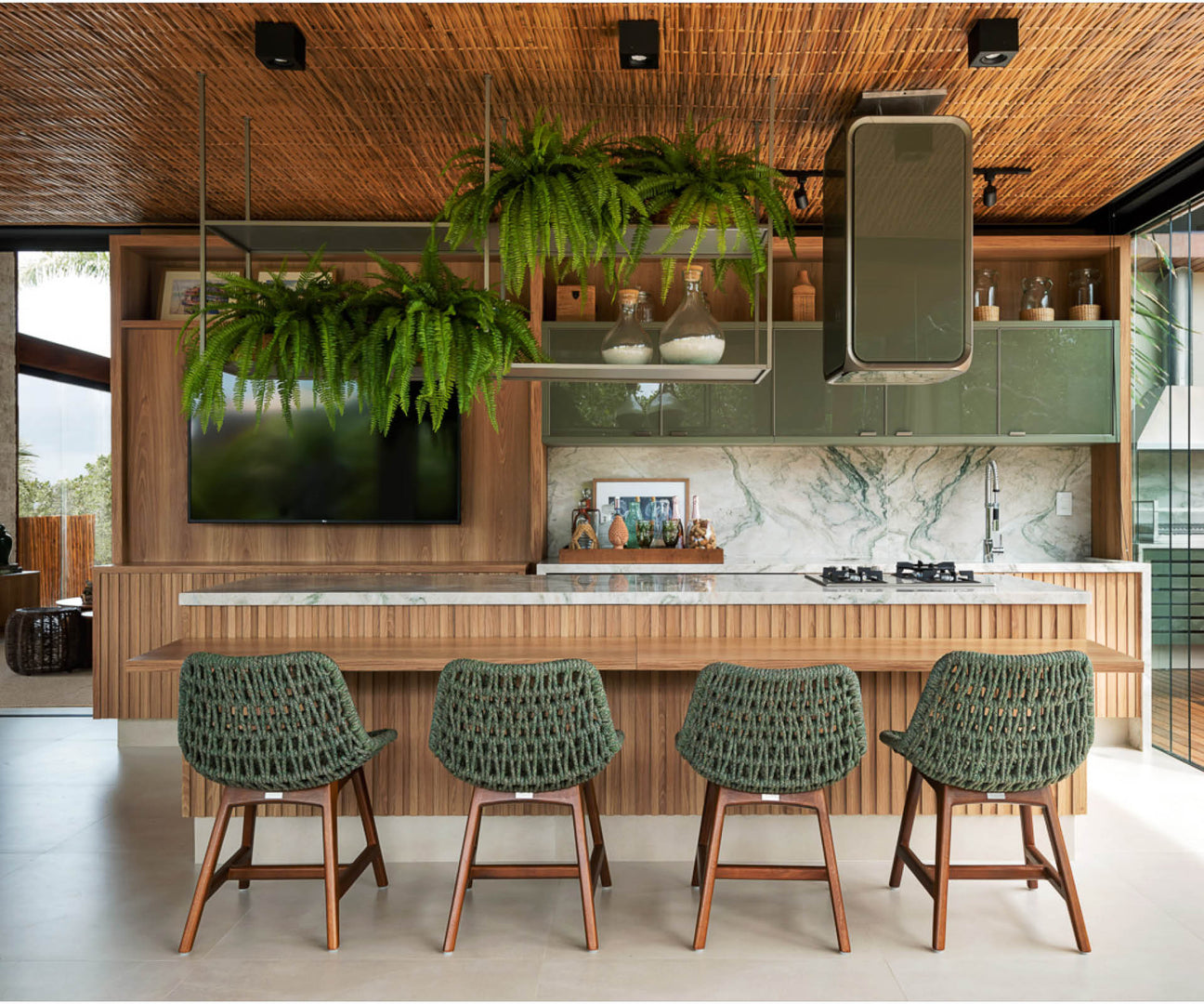 What environment in the house is best to welcome friends and family?